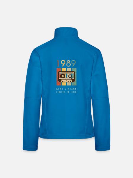 1989 Best Vintage Kassette – 80er Retro Kult Motiv - Frauen Softshelljacke - Lichtblau - Hinten