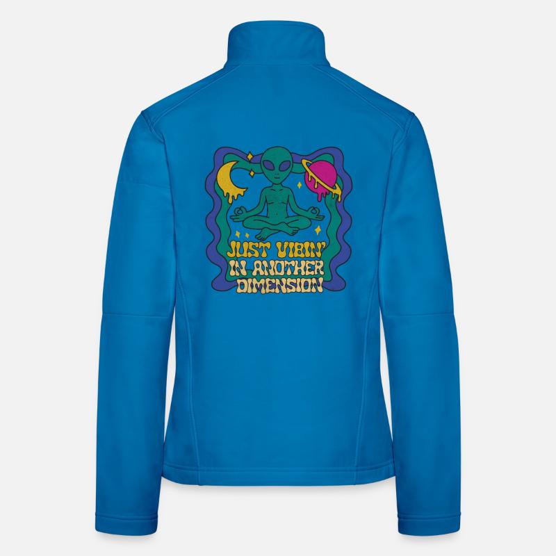 Meditating alien in retro space look - Women's Softshell Jacket - light blue