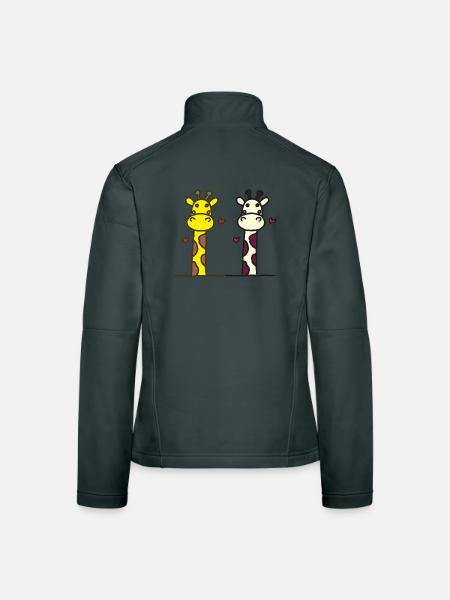 Auffälliges Giraffen-Design mit Herzakzenten - Frauen Softshelljacke - Rot - Hinten