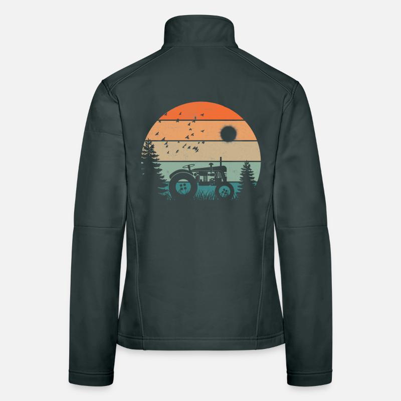 Oldtimer-Traktor bei pastellfarbenem Sonnenuntergang Frauen Softshelljacke