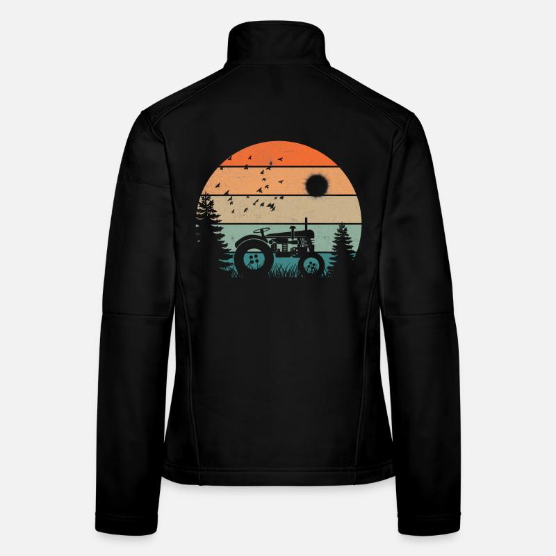 Oldtimer-Traktor bei pastellfarbenem Sonnenuntergang Frauen Softshelljacke