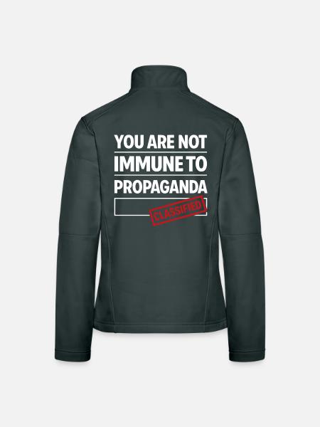 nicht immun gegen Propaganda - Frauen Softshelljacke - Schwarz - Hinten