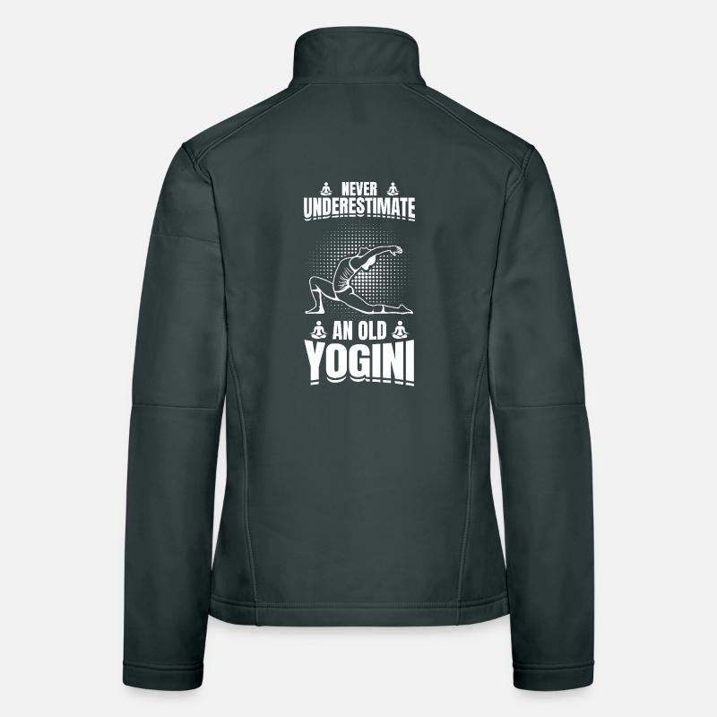 Never underestimate an old yogini Women's Softshell Jacket