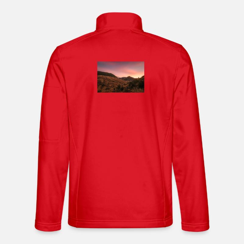 Alpenaufgang auf den Agrafa-Bergen - Unisex Softshelljacke - Rot