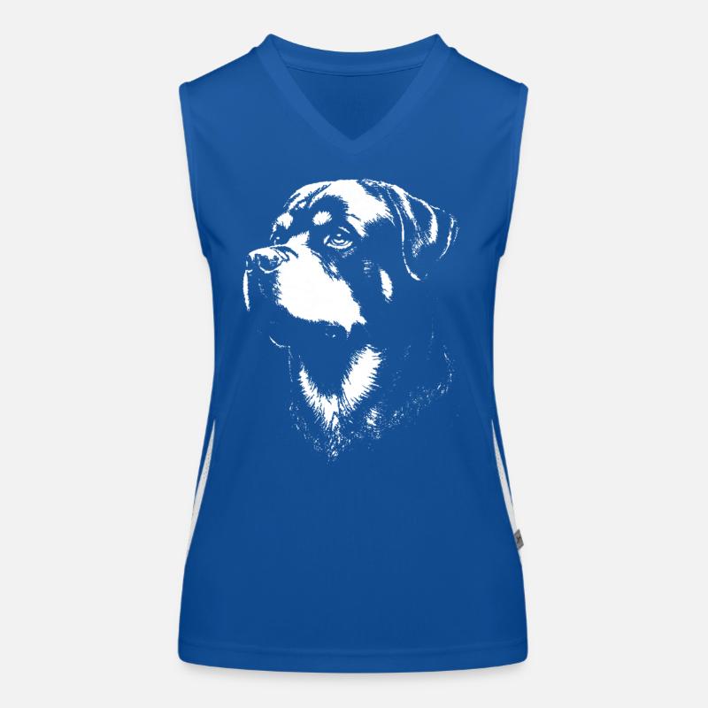 Portrait Expressif d'un Chien Rottweiler Débardeur respirant contrasté Femme