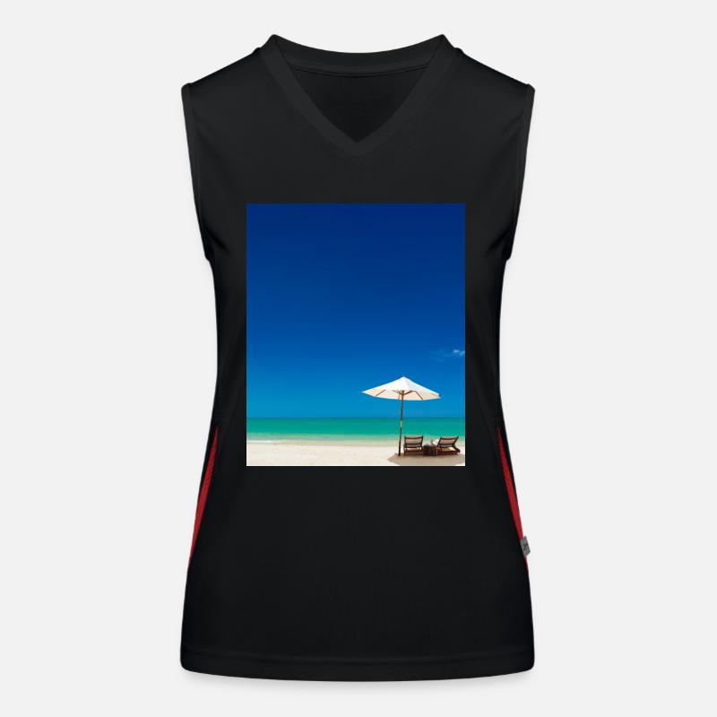 Vacances d’été sur la plage de sable à côté de l’océan Débardeur respirant contrasté Femme