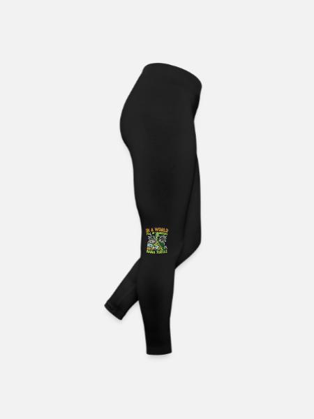 IN A WORLD FULL OF GRAMD;AS BE A NANA TURLTE - Frauen Jersey Leggings - Schwarz - Rechts