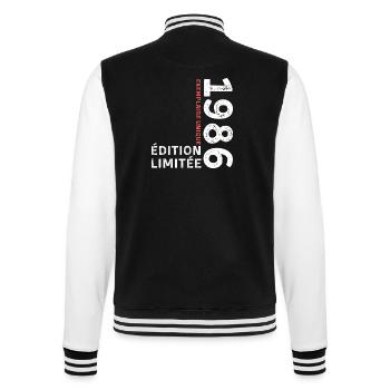Typografischer Stil von 1986 - College-Sweatjacke - Schwarz/Weiß - Hinten - Marisol (170cm)