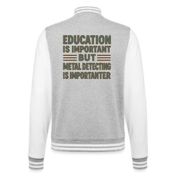 Bildung ist wichtig, aber Metallerkennung ist wichtig - College-Sweatjacke - Grau meliert/Weiß - Hinten - Marisol (170cm)