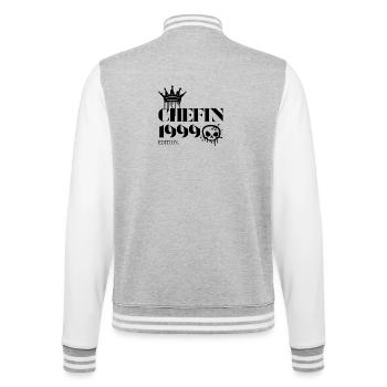 Chefin Edition 1999 Powerfrau 26 Jahre - College-Sweatjacke - Grau meliert/Weiß - Hinten - Marisol (170cm)