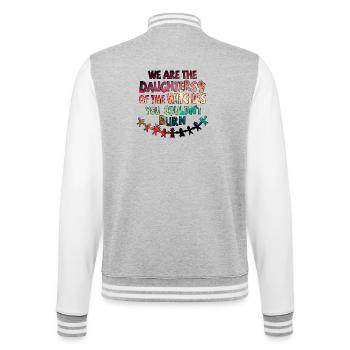 Nous sommes les filles des sorcières que tu n’as pas pu brûler - Veste Teddy - gris chiné / blanc - Dos - Marisol (170cm)