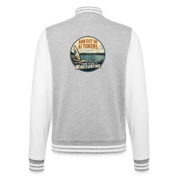 Windsurfen statt KI-Tokens - College-Sweatjacke - Grau meliert/Weiß - Hinten - Marisol (170cm)