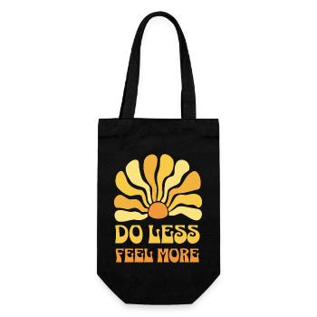 Do Less Feel More – Sunny Affirmation Design - Gift Bag for Bottles - black - Front
