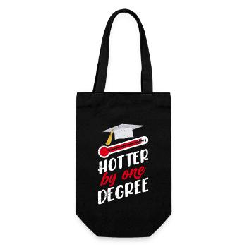 Hotter by one Degree Master Bachelor Abschluss - Geschenkbeutel für Flaschen - Schwarz - Vorne