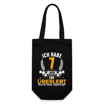 Ich habe 7 Jahre Ehe überlebt 7.Hochzeitstag - Geschenkbeutel für Flaschen - Schwarz - Vorne