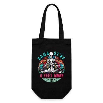 Yoga Namaste 6 Feet Away I Lustig Sarkastisch - Geschenkbeutel für Flaschen - Schwarz - Vorne