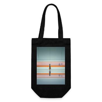 Elegante Frau, Die Durch Die U-Bahn Geht - Geschenkbeutel für Flaschen - Schwarz - Vorne