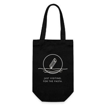 Pasta Lover Geschenk – Nur zu Besuch, wegen der Pasta - Geschenkbeutel für Flaschen - Schwarz - Vorne