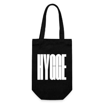 Hygge Bold Wordmark Grafik-T-Shirt - Geschenkbeutel für Flaschen - Schwarz - Vorne