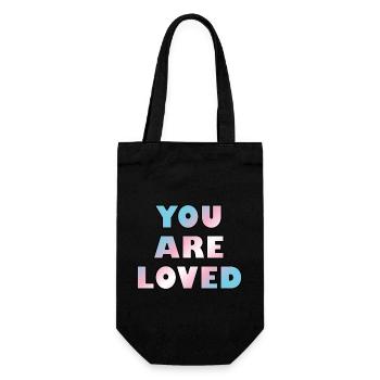 Trans-Jugendliche werden geliebt - Geschenkbeutel für Flaschen - Schwarz - Vorne