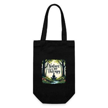 Nature is my Therapy - Meditation im Wald - Geschenkbeutel für Flaschen - Schwarz - Vorne