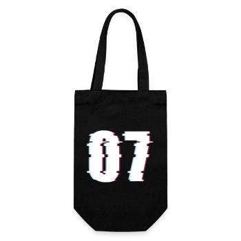 07 Sieben 7 Seven Zahl Effekt Verzerrt Nummer - Geschenkbeutel für Flaschen - Schwarz - Vorne