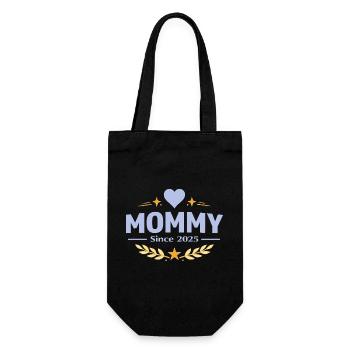 Mama seit 2025 – Proud Mom Design - Geschenkbeutel für Flaschen - Schwarz - Vorne