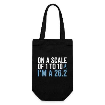 Auf einer Skala von 1 bis 10 bin ich ein 26.2 - Geschenkbeutel für Flaschen - Schwarz - Vorne