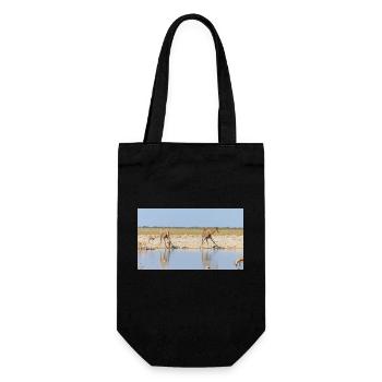 Landschaft am Fluss Cubango mit Giraffe - Geschenkbeutel für Flaschen - Schwarz - Vorne