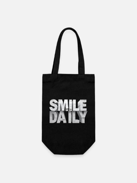Smile daily – Monumental calendar letters - Gift Bag for Bottles - black
