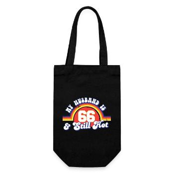 My Husband Is 66 And Still Hot Proud Wife 66th - Geschenkbeutel für Flaschen - Schwarz - Vorne