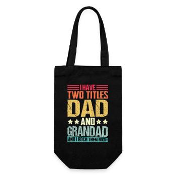 Ich habe zwei Titel: Papa und Opa rocken sie beide - Geschenkbeutel für Flaschen - Schwarz - Vorne