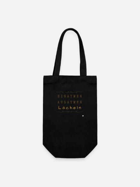 Einatmen ausatmen lächeln - Geschenkbeutel für Flaschen - Schwarz