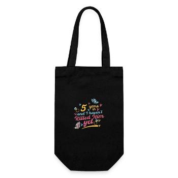 Nach 5 Jahren habe ich ihn noch nicht getötet - Geschenkbeutel für Flaschen - Schwarz - Vorne
