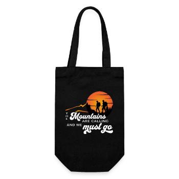 Hiking the mountains are calling and we must go - Geschenkbeutel für Flaschen - Schwarz - Vorne