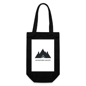 Adventure Awaits Berge Design - Geschenkbeutel für Flaschen - Schwarz - Vorne