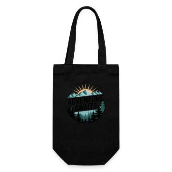 Adventure Awaits – Bergpanorama - Geschenkbeutel für Flaschen - Schwarz - Vorne