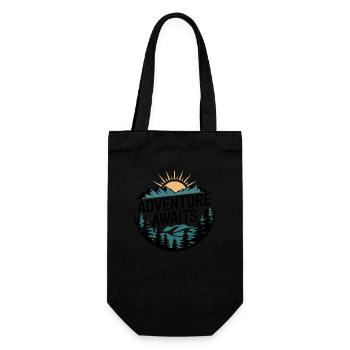 Adventure Awaits – Bergpanorama - Geschenkbeutel für Flaschen - Schwarz - Vorne