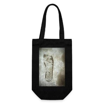 Imprint of a shoe wet on the road - Gift Bag for Bottles - black - Front