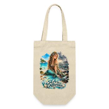 Meerjungfrau am Strand – Sea the Difference - Geschenkbeutel für Flaschen - Natur - Vorne