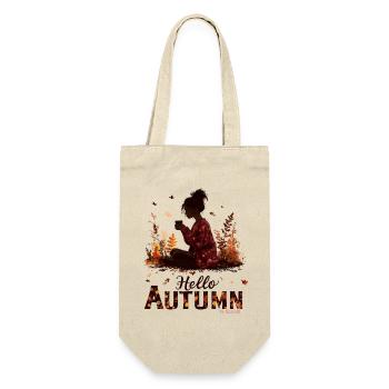 Hello Autumn – Kuscheliges Mädchen mit Heißgetränk - Geschenkbeutel für Flaschen - Natur - Vorne