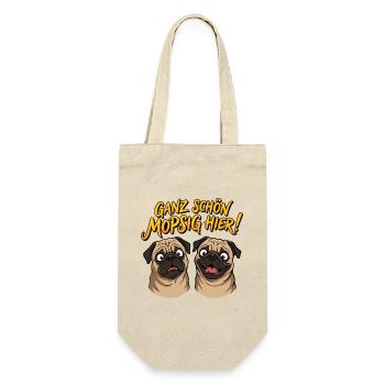 Ganz schön mopsig hier! Lustige Möpse Mops Spruch - Geschenkbeutel für Flaschen - Natur - Vorne