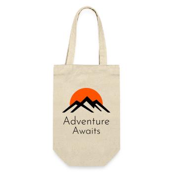 Adventure Awaits – Berge & Sonnenuntergang - Geschenkbeutel für Flaschen - Natur - Vorne