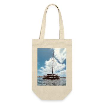 Sailing catamaran over the water - Gift Bag for Bottles - nature - Front