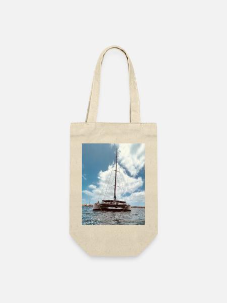 Catamaran à voile au-dessus de l’eau - Sac à bouteille - nature