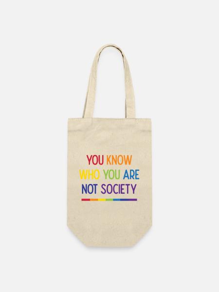 LGBT Pride - Du weißt, wer du nicht bist Gesellschaft - Geschenkbeutel für Flaschen - Natur