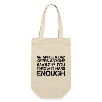 an apple a day keeps anyone away if you throw - Geschenkbeutel für Flaschen - Natur - Vorne