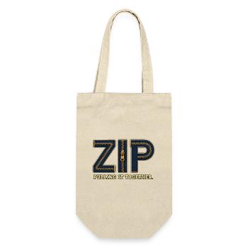 ZIP – Umarme alles | Ein Wortspiel mit einem Schloss - Geschenkbeutel für Flaschen - Natur - Vorne