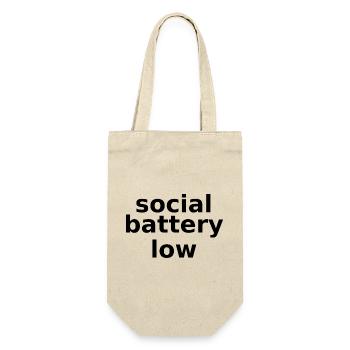 social battery low – Lowercase Stacked Typographic - Sac à bouteille - nature - Devant