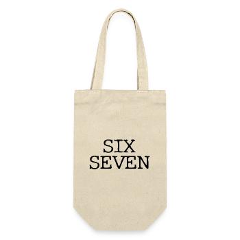 Six Seven - 67 - Typo - Meme - Basketball - Geschenkbeutel für Flaschen - Natur - Vorne